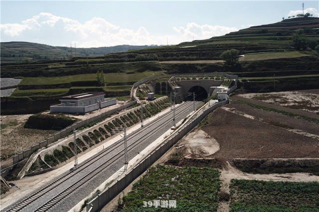 兰渝铁路沿线探秘：穿越山川的铁路之旅