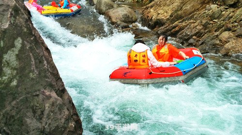 浙西大峡谷漂流:浙西大峡谷漂流：激流勇进，畅享水上冒险之旅