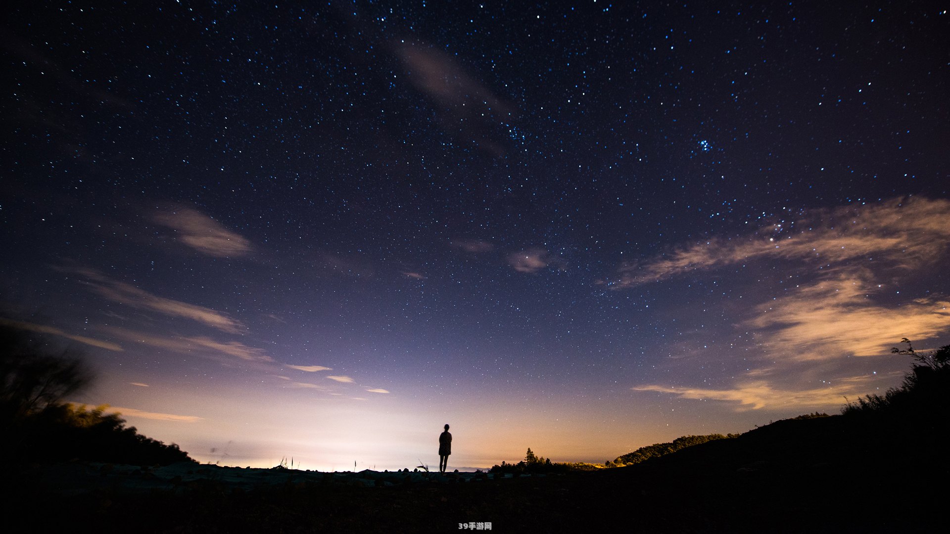 探索星辰奥秘，打造梦幻夜空——四季星空投影灯与手游的完美结合